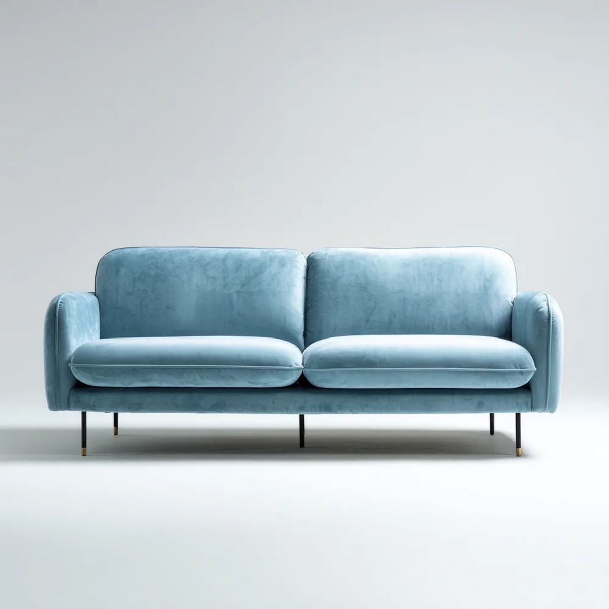 Sofa dwuosobowa jasnoniebieska z tapicerką poliestrową i czarno-złotymi metalowymi nogami, 180 × 85 × 82 cm